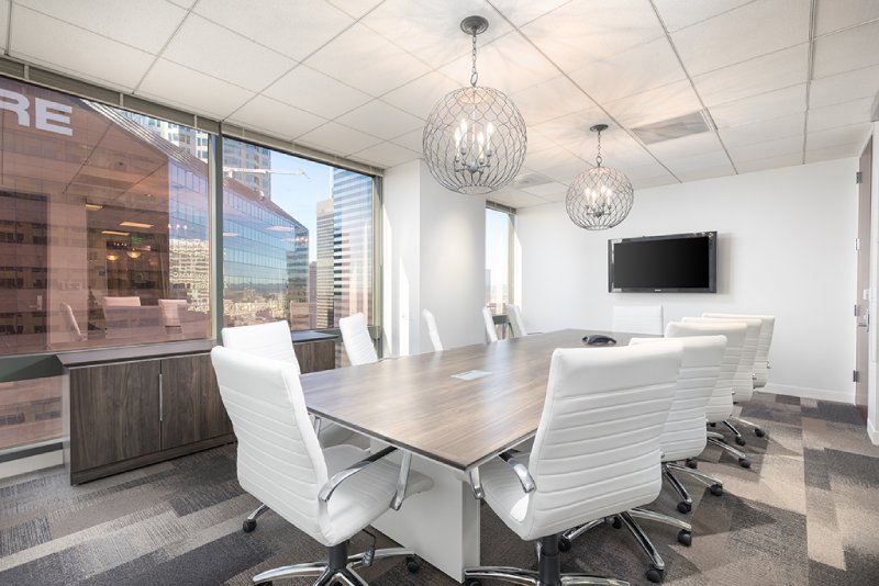 10 Person Meeting Room