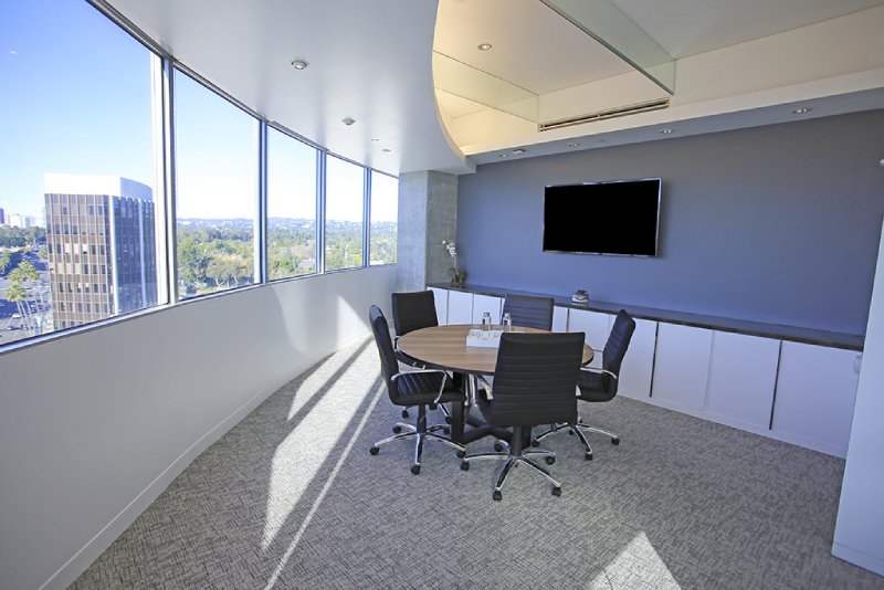 5 Person Meeting Room