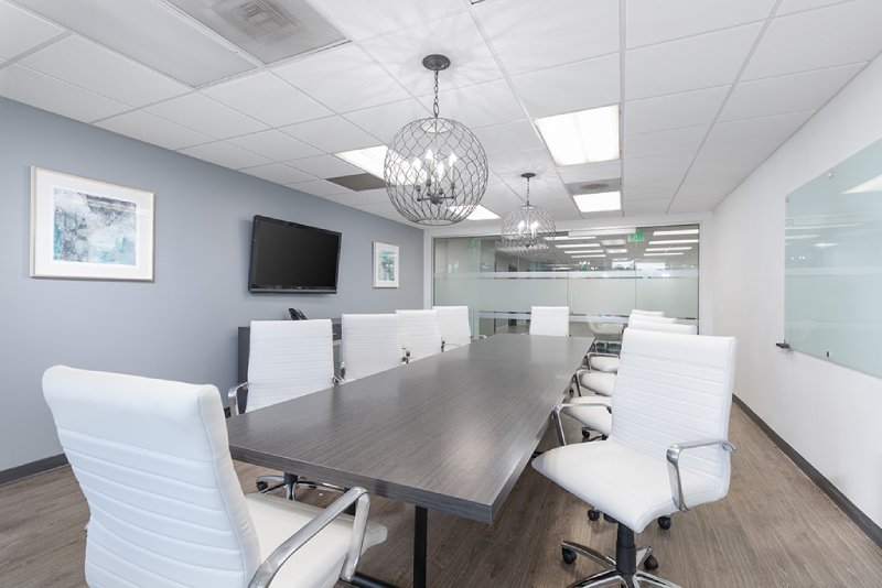 6 Person Meeting Room