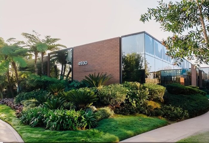 Airport Plaza Center