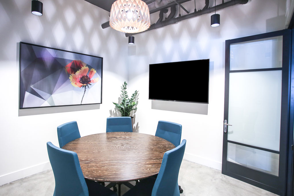 5 Person Meeting Room
