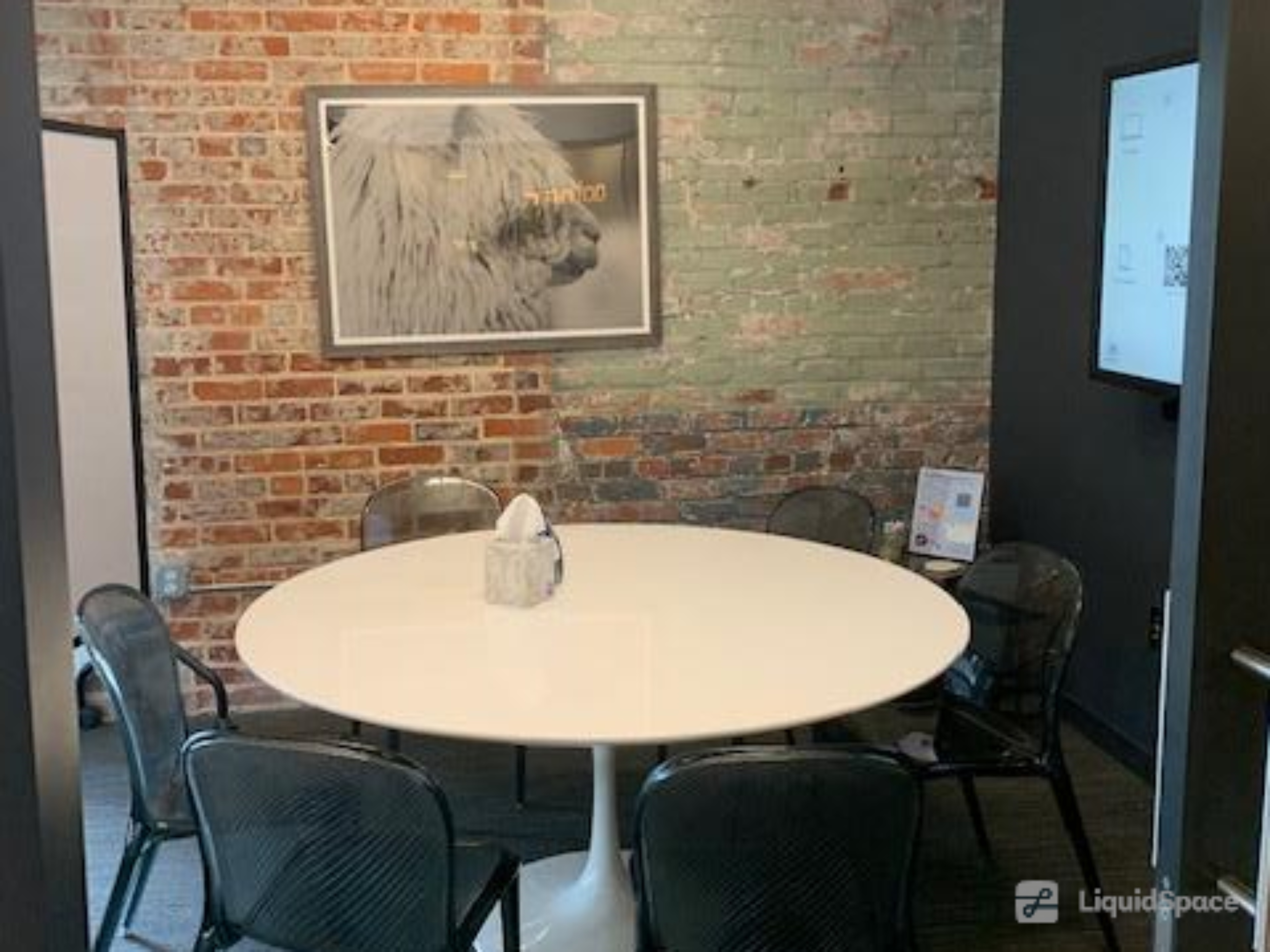 2920 W Broad St, Richmond, VA, 23230