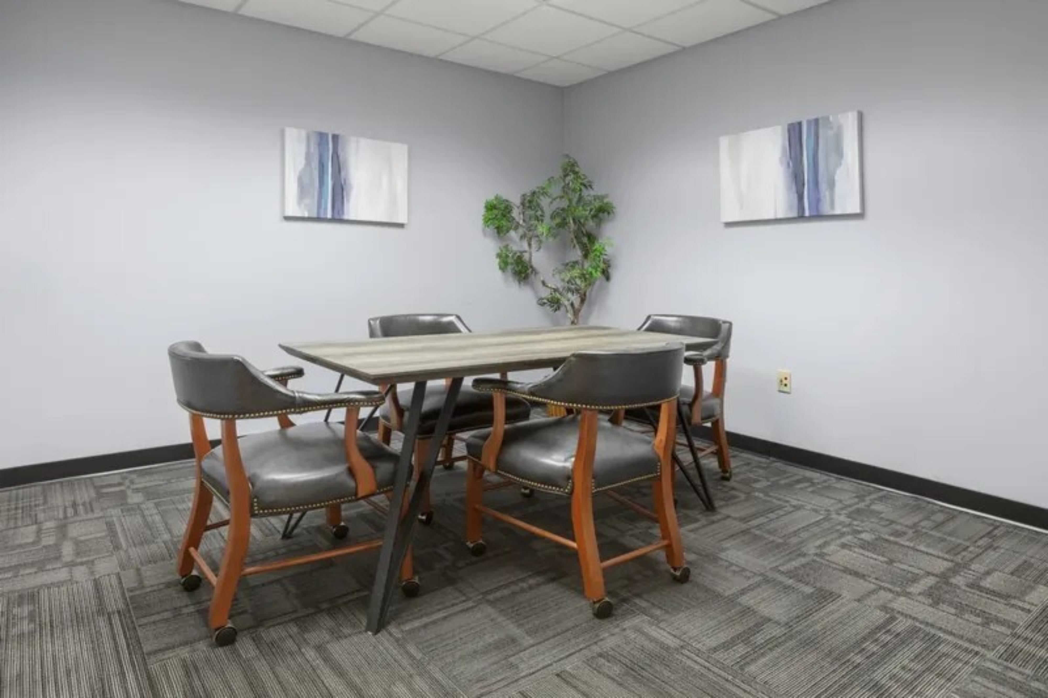 Small Conference Room / Day Office