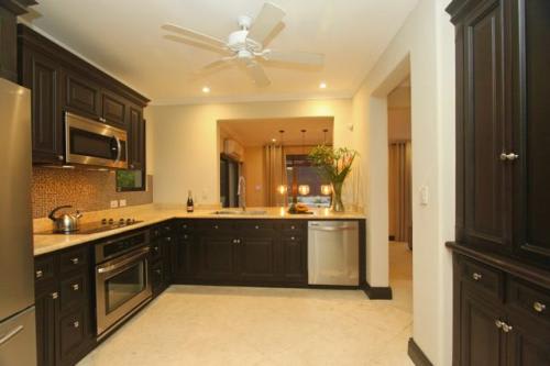 Fabulous 3 Bedroom Villa En Suite At The Beach!