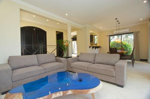 Fabulous 3 Bedroom Villa En Suite At The Beach!