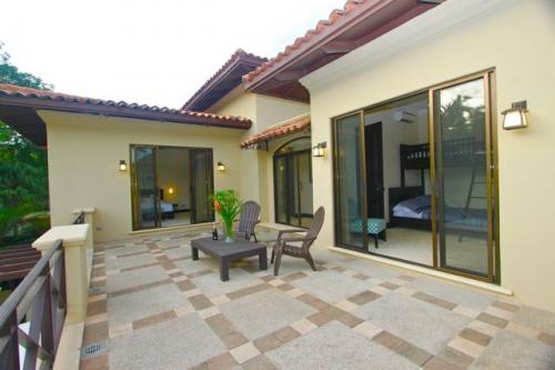 Fabulous 3 Bedroom Villa  En Suite At The Beach!