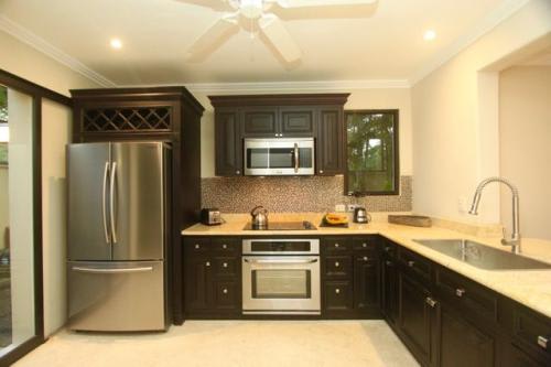 Fabulous 3 Bedroom Villa En Suite At The Beach!