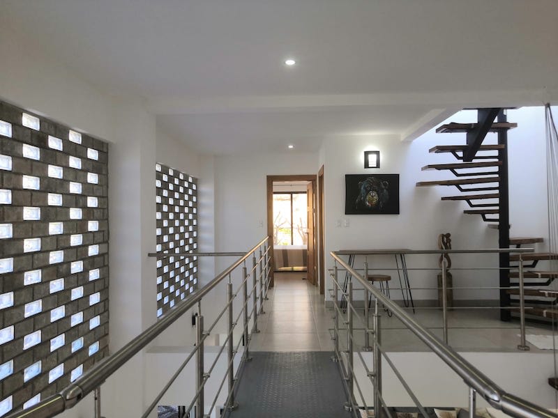 31PASSERELLE VERS BUREAU