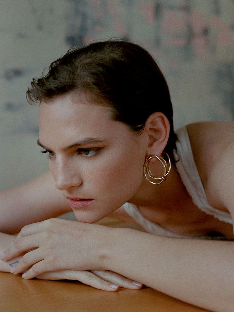 Qora taytlarda sexy blondalar