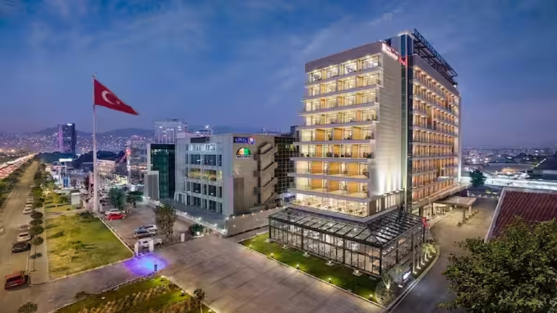 hiltongardeninnbayrakli