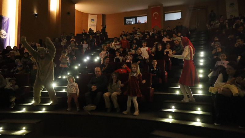 tiyatroveperformanssahnesiumxz