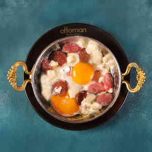 Sahanda  Yumurta Sucuklu