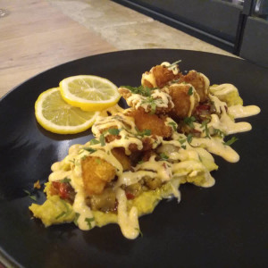 QUEUES DE CREVETTE PANE, FRIES SOS VE BRUNOİSE SEBZELİ