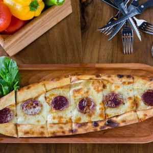 Sucuklu Kaşarlı Pide