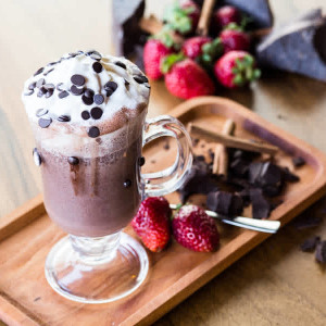 Çilekli Sıcak Çikolata