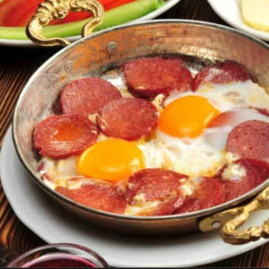 Sucuklu Yumurta