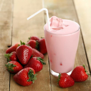 SOĞUK BALLI ÇİLEKLİ SÜT