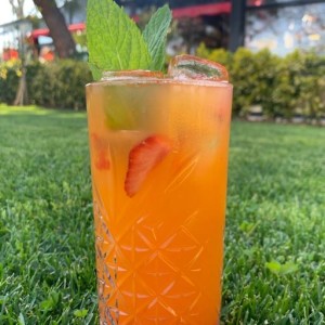 Ev Limonatası (Çilekli)