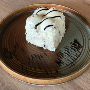 Profiterollü Beyaz Pasta