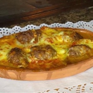 Kiremitte Kaşarlı Köfte