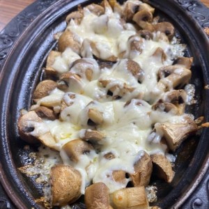 Kiremitte Kaşarlı Mantarlı