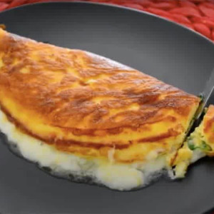 KAŞARLI-PEYNİRLİ OMLET