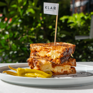 Kırmızı Pesto & Sucuklu Tost