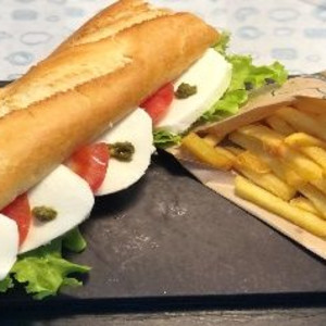 MOZARELLA PEYNİRLİ SANDVİÇ