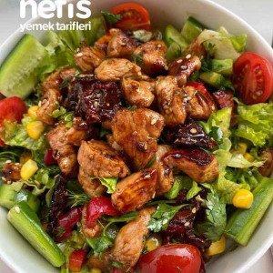 Tavuklu soslu salata