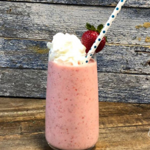 ÇİLEKLİ MİLKSHAKE