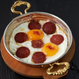 SAHANDA SUCUKLU YUMURTA