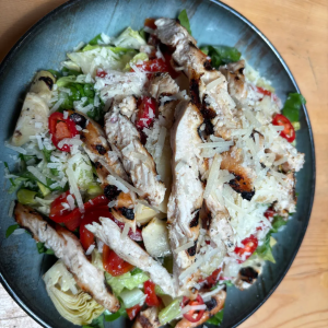 Izgara Tavuklu Enginar Salata