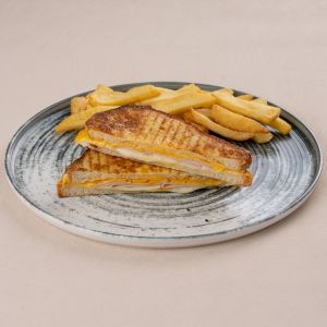 ÜÇ PEYNİRLİ TOST