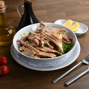 Tavuklu Keçi Peynirli Salata