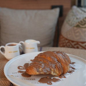 SÜTLÜ ÇİKOLATALI KRUVASAN