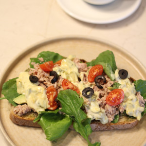 TON BALIKLI EKMEK ÜSTÜ