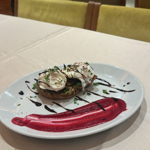 BEEF RASHERS AND AVOKADO