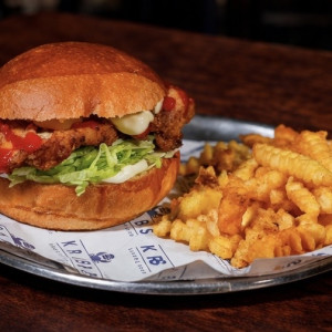 HOT CHICKEN BURGER
