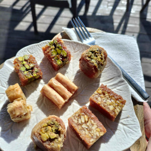 Kaju ve Antep fıstık baklava tabağı 