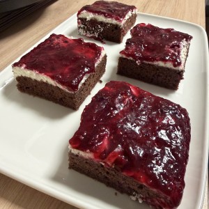 Gâteau fruits rouges maison
