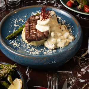 Kremalı Mantar Soslu Dana Bonfile & Patates Püresi & Kuşkonmaz