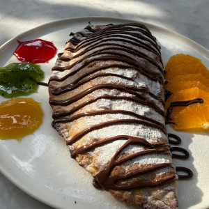 ÇİKOLATALI MEYVE SOSLU CALZONE