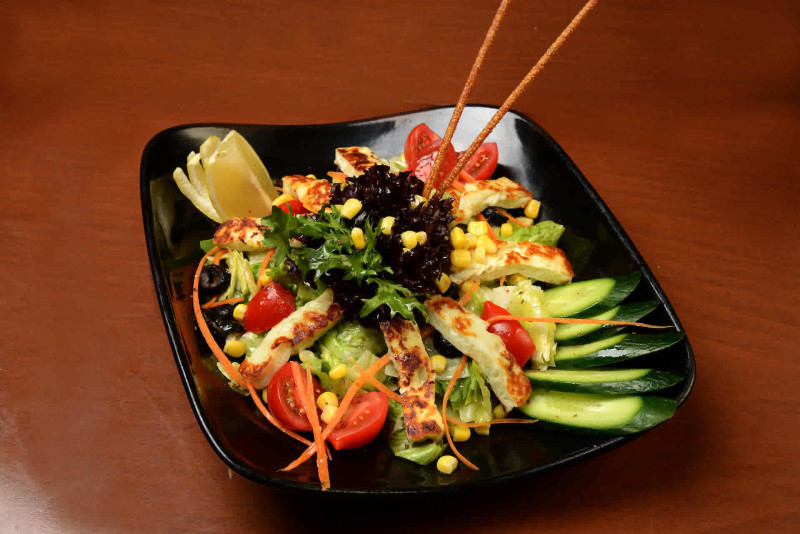 Izgara Hellim Salata