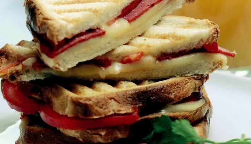 Sucuklu Kaşarlı Tost