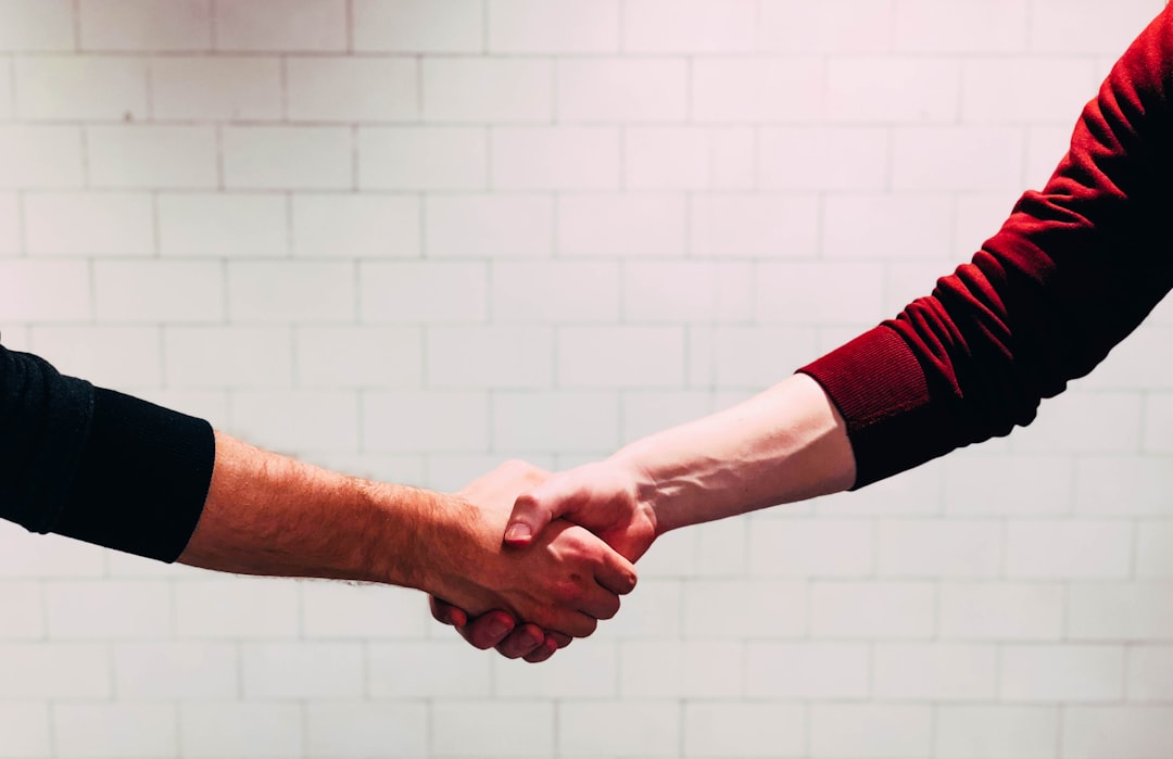 A pic of two people shaking hands