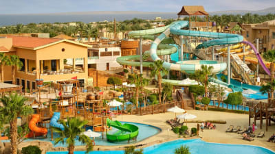 Coral Sea Aqua Club Resort ★★★★