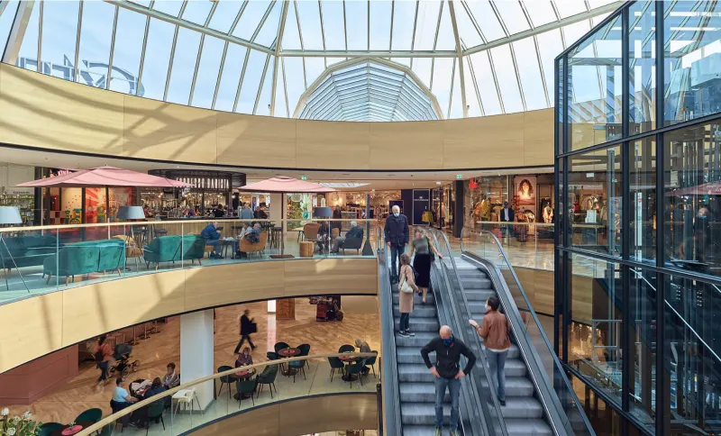 Negozi e ristoranti nel centro commerciale Cyta Völs