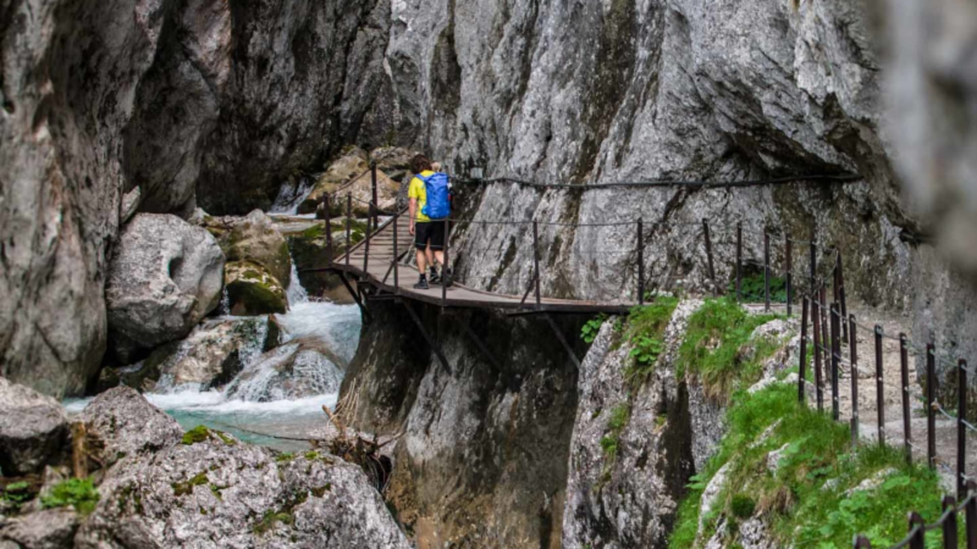 Klettersteig Wettersteingebirge: gefuehrte Bergtour der Alpine Welten Bergsteigerschule mit Bergführer im Gebiet Wettersteingebirge und Mieminger Ket.