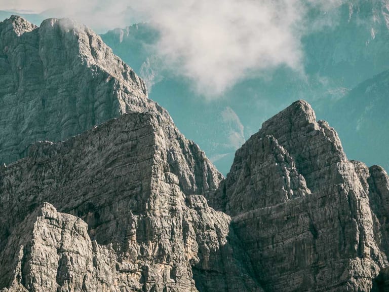 Klettern auf der Watzmann Südspitze: Panoramablick auf die Felsgruppe Watzmann Frau und Kinder in den Berchtesgadener Alpen.
