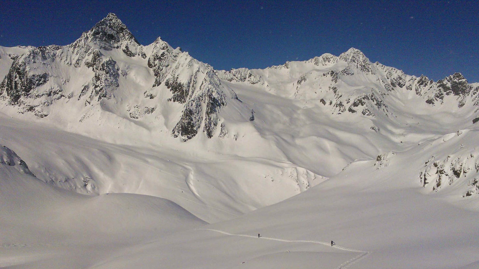 Skitour Stubaier: gefuehrte Bergtour der Alpine Welten Bergsteigerschule mit Bergführer im Gebiet Stubaier Alpen.